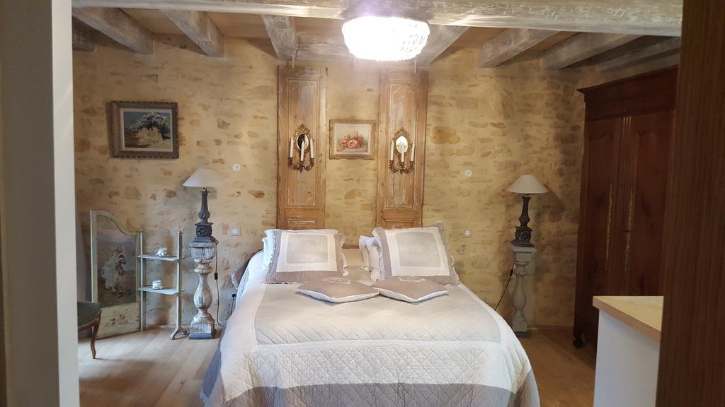 Le Clos Des Songes Saint-Leon-sur-Vezere Esterno foto